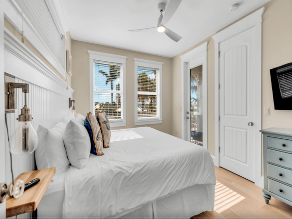 Anna Maria Direct Bay Front Luxury Vacation Home - Boat Dock